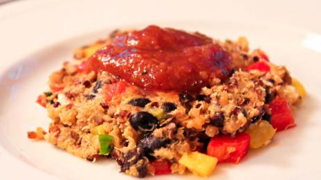 Кюфтенца от киноа, черен боб и чушки