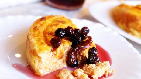 Коледен сладкиш със стафиди и череши