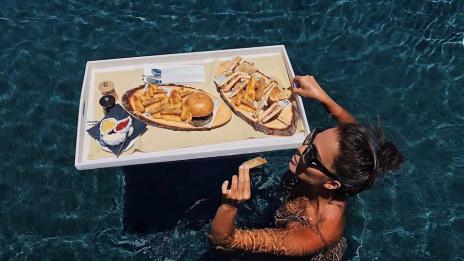 Николета яде за двама, засили слуховете за бременността