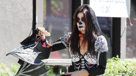 Сандра Бълок се облече като скелет