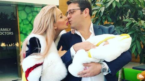 Антония Петрова вече е у дома с бебето