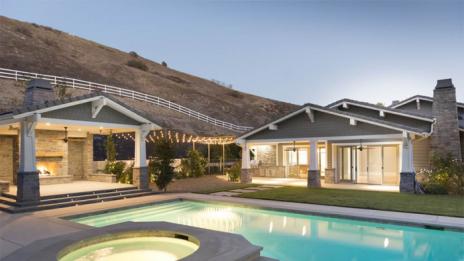 Кайли Дженър иска милиони за къща в Лос Анджелис. Вижте я!