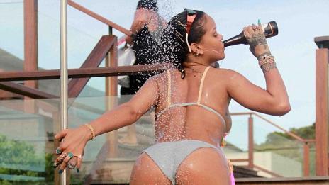 Звездите отзад! Държат да ни покажат този изглед