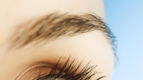 Как да имате гъсти мигли