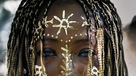 Лицата на Азия и Африка: История, разказана в един миг