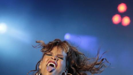 Риана се огледа в британски боксьор (снимка)