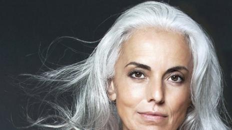 Още в играта: 60-годишният модел Яземина Роси