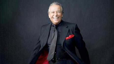 Почина дизайнерът на президента Обама