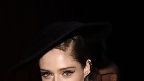 Грим визиите на червения килим на модните награди на CDFA