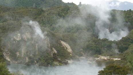 Най-голямото езеро с гореща вода в света