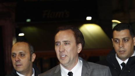 Никълъс Кейдж задлъжня и на видеотека