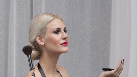 Как да промените грима си от дневен във вечерен