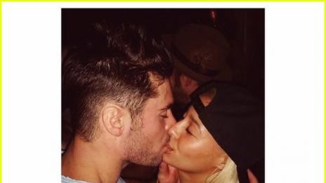 Зак Ефрон се обясни в любов на приятелката си