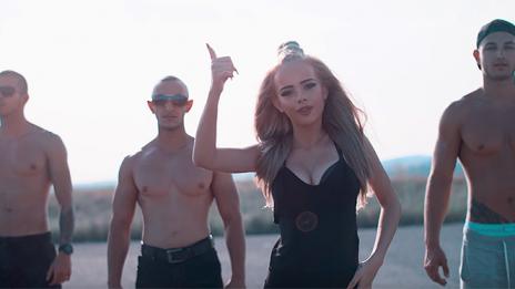 Взривява ли Сузанита нравствените правила?