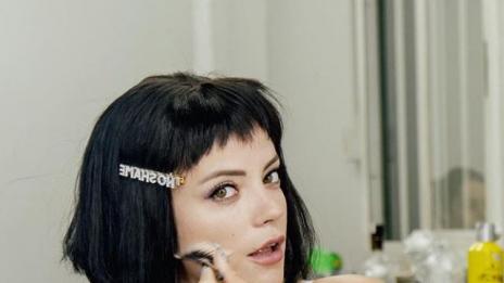 Лили Алън си търси мъж в Тиндър за знаменитости