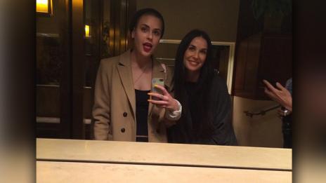 Крадци свиха гардероба на Деми Мур