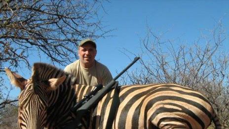 Недоволство срещу Христо Стоичков заради убит жираф и зебра