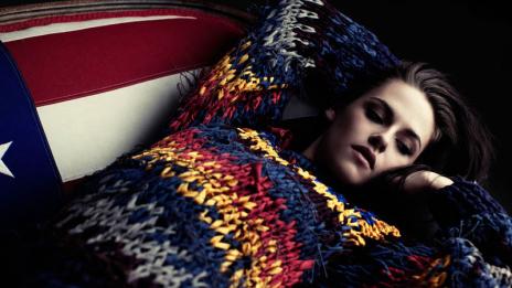 Една по-различна и женствена Кристен Стюарт