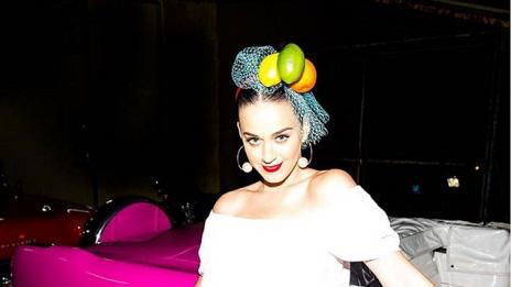 Кейти Пери се забавлява в Куба