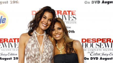 Тери Хачър с етикет „самотница“, лепнат от Ева Лонгория