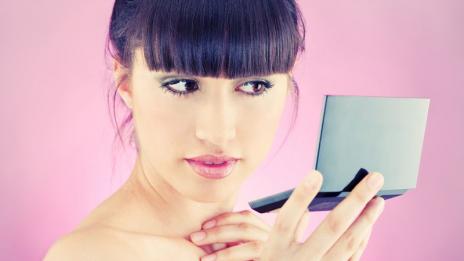 Повече от половината жени не харесват това, което виждат в огледалото