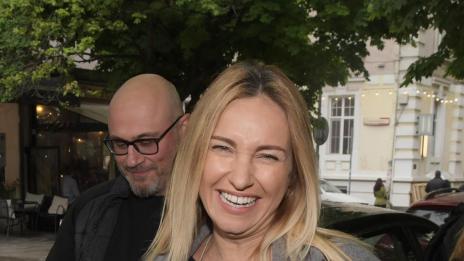 Алекс Раева показа наедряло коремче