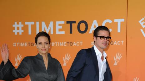 Анджелина Джоли и Даниъл Дей-Луис ще получат топ отличия от Елизабет Втора