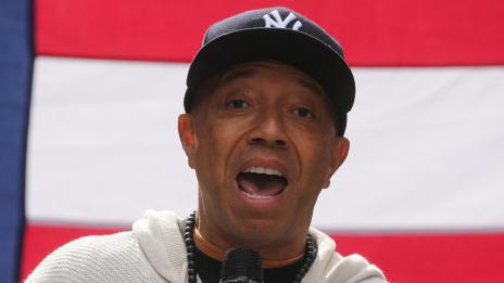 Обвинен в тормоз хип-хоп магнат се оттегли доброволно от бизнеса