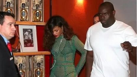 Риана ще запознава гаджето си с майка си