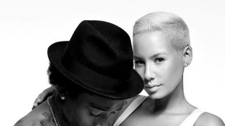 Бременната Амбър разменя нежности по бельо с Уиз