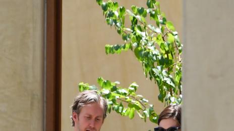 Ан Хатауей разходи новородения си син Джонатан