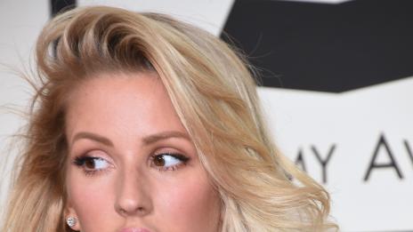 Ели Голдинг напомпа устни