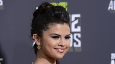 Селена Гомес съди парфюмерийна компания