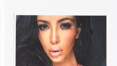 Ким махнала най-провокативните селфита от книгата си