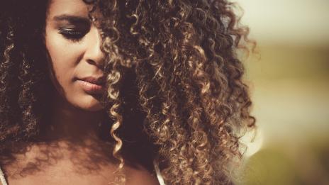 2 начина естествено да подхраним къдриците