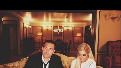 Десетилетие заедно: Андреа с честитка за Кубрат