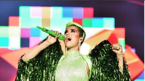 Кейти Пери отново провокира, коса в зелено!