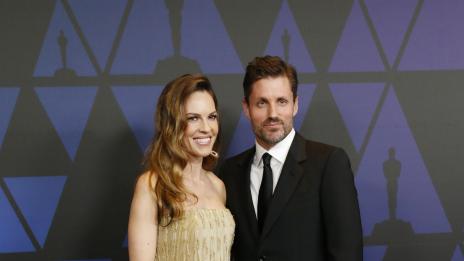 Хилари Суонк показа за първи път съпруга си