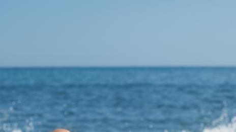 Нова професия: обикаляне на плажове. Срещу 4 000 евро