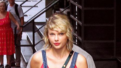 Тейлър Суифт би шута на Том Хидълстън