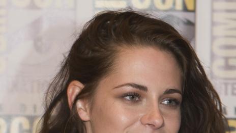 Продуцентите на „Снежанка и ловецът“ уволниха Кристен Стюарт