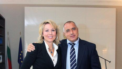 Лепа Брена изпя на Бойко наша народна песен (видео)