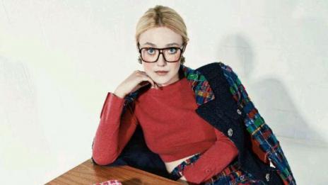 Дакота Фанинг като смела секси ученичка