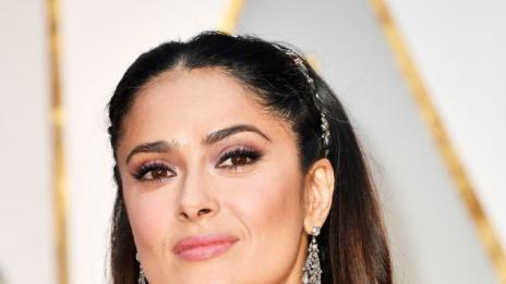 Салма Хайек не иска да е перфектна: Все пак съм на 50!