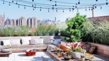 Красиви летни оазиси на покривите на сградите