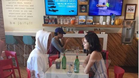 Изненадващо: Селена Гомес и Джъстин Бийбър закусиха заедно