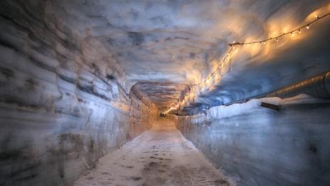 Най-големият изкуствен леден тунел в света