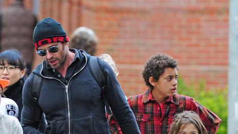 Нападнаха Хю Джакман с използвана електрическа самобръсначка