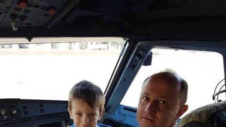 България Ер изненада деца с посещение в пилотската кабина