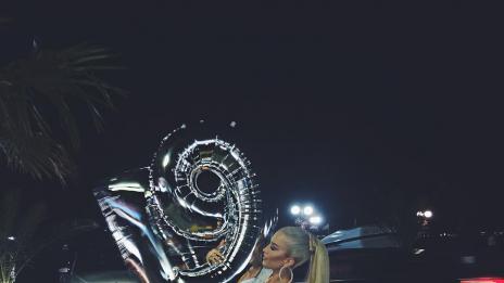 Тита стана на 19, черпи на морето